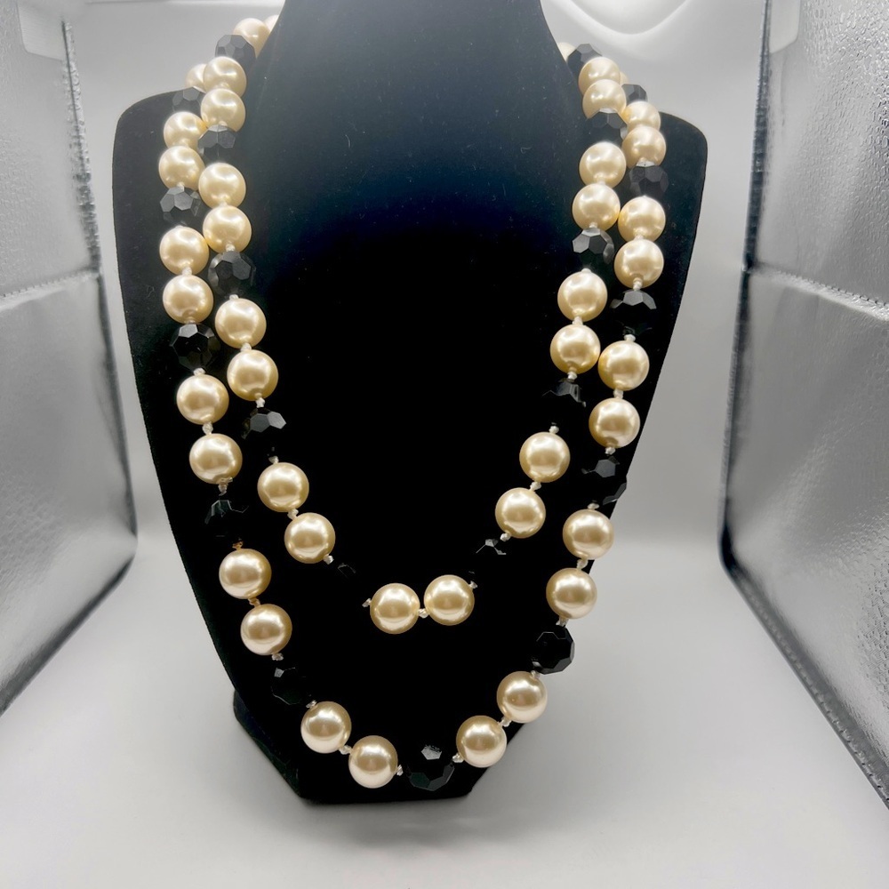 RMN Long strand of Faux Pearl and Black faceted beads Necklace